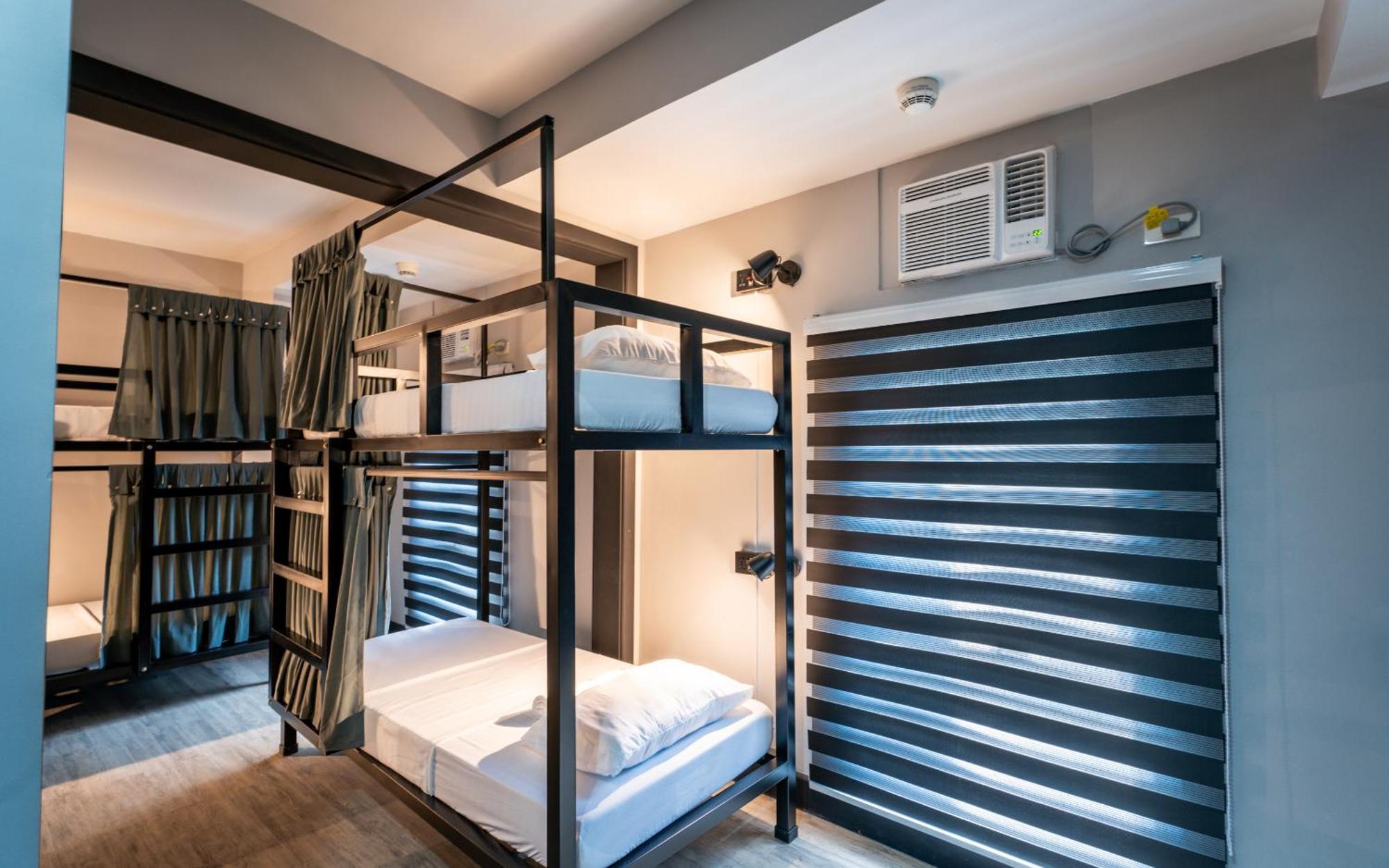 Mad Monkey Manila Hostel Makati City Exterior photo