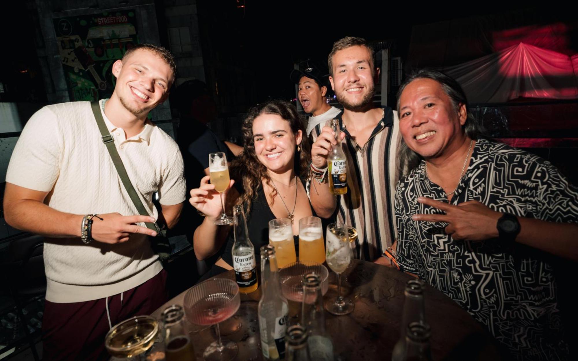 Mad Monkey Manila Hostel Makati City Exterior photo