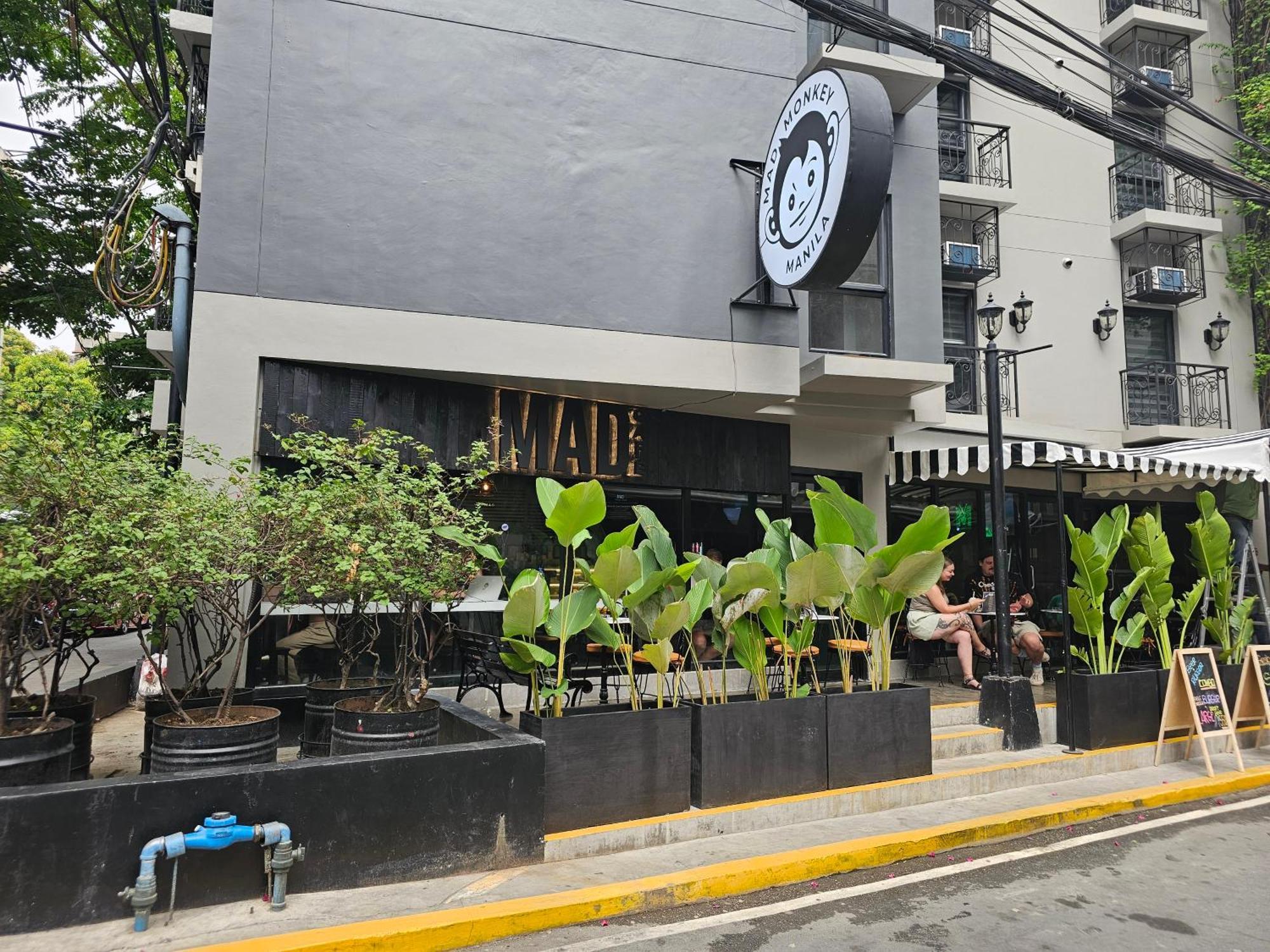 Mad Monkey Manila Hostel Makati City Exterior photo